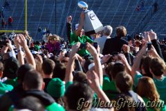 Mac raises trophy To The students