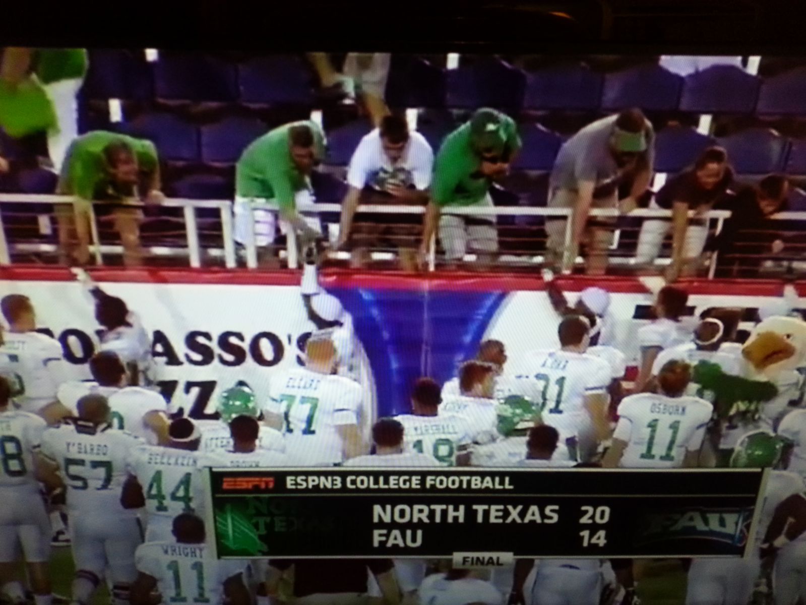 UNT Players shake fans hands after win @FAU
