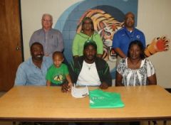 Jarrian Roberts signs with North Texas